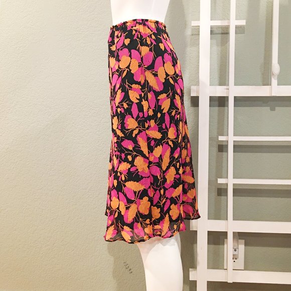 Leaf Print Skirt | Clio - Picture 2 of 6